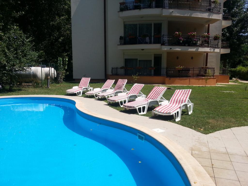 Club Topaz Apartments Neptun Bagian luar foto