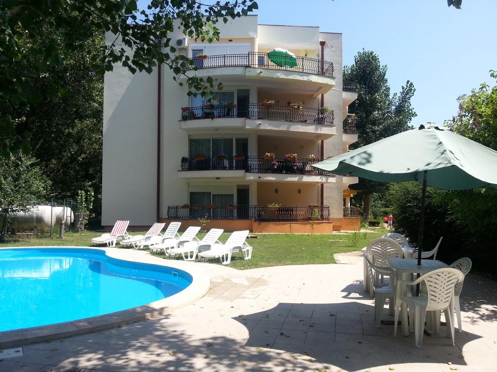 Club Topaz Apartments Neptun Bagian luar foto