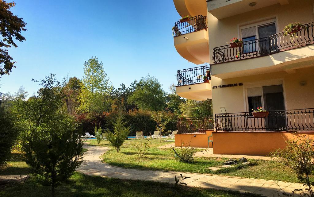 Club Topaz Apartments Neptun Bagian luar foto