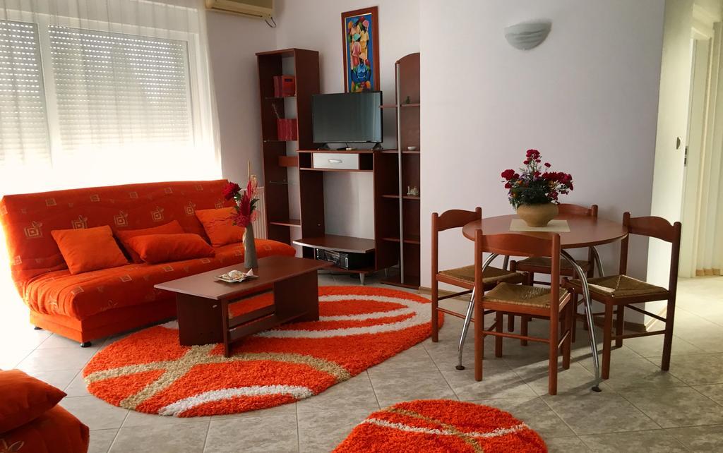 Club Topaz Apartments Neptun Bagian luar foto