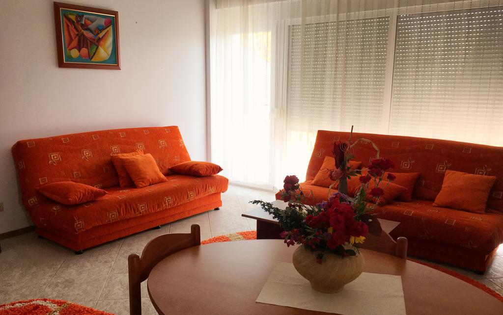 Club Topaz Apartments Neptun Bagian luar foto