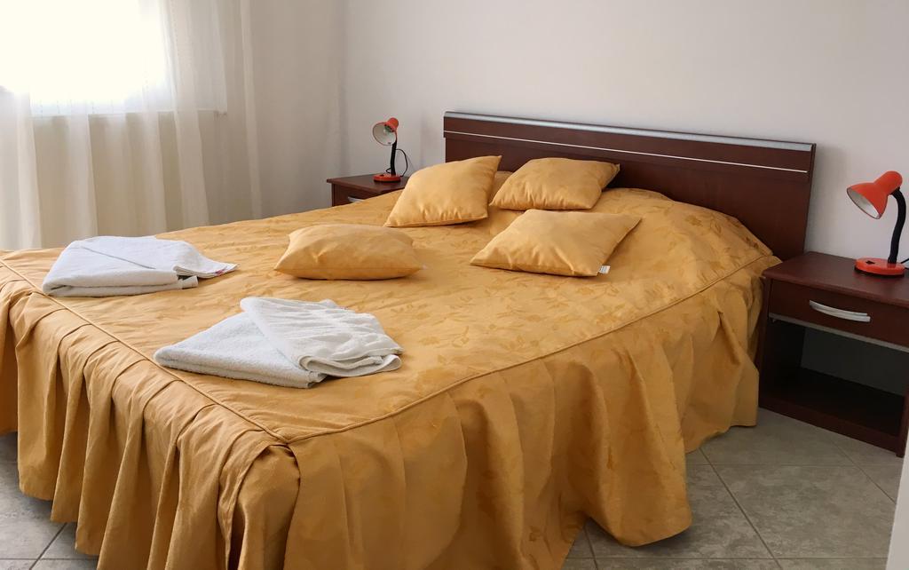 Club Topaz Apartments Neptun Bagian luar foto