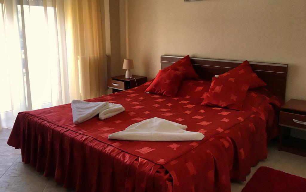 Club Topaz Apartments Neptun Bagian luar foto