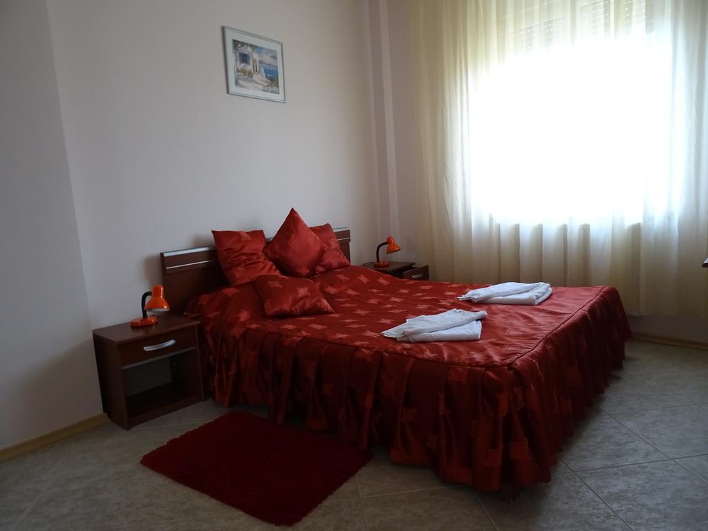 Club Topaz Apartments Neptun Bagian luar foto
