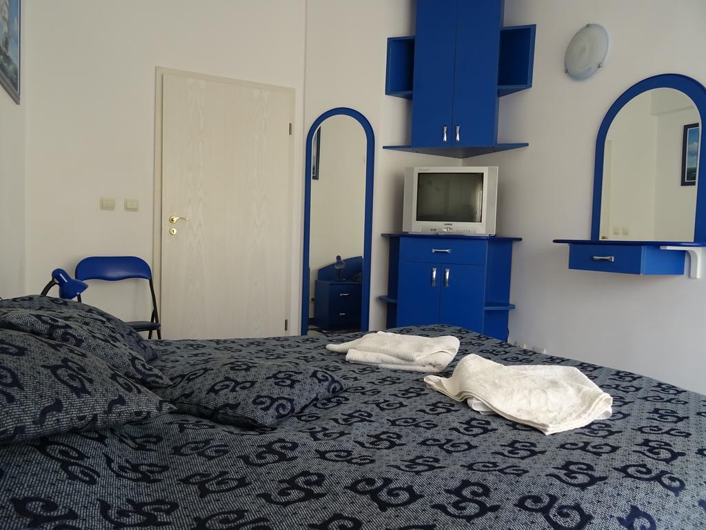 Club Topaz Apartments Neptun Bagian luar foto