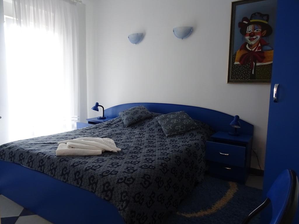 Club Topaz Apartments Neptun Bagian luar foto