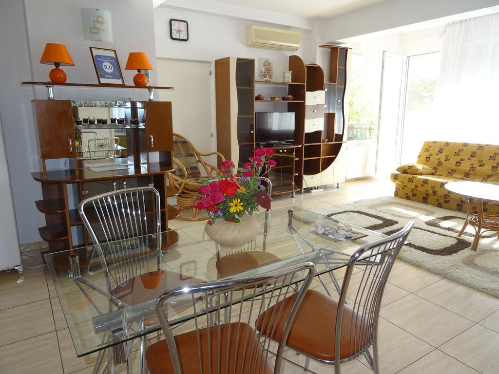 Club Topaz Apartments Neptun Bagian luar foto