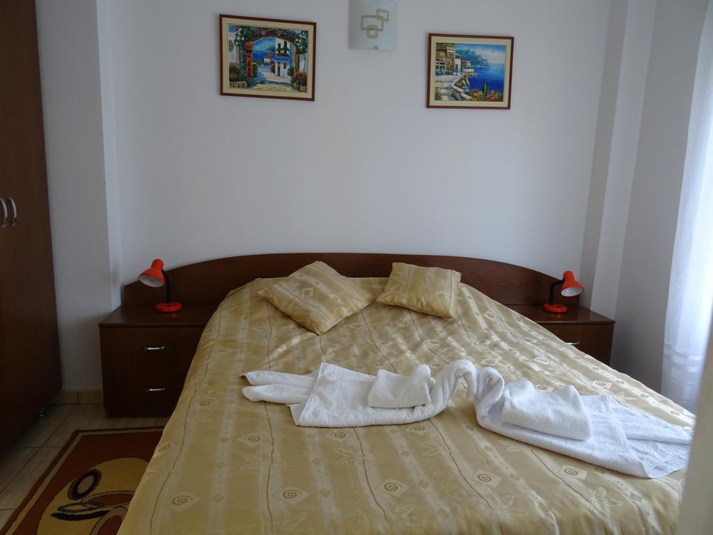 Club Topaz Apartments Neptun Bagian luar foto