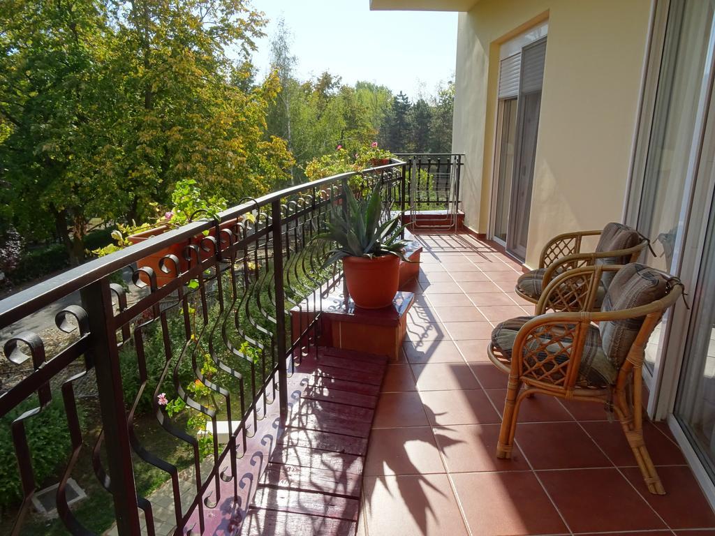 Club Topaz Apartments Neptun Bagian luar foto