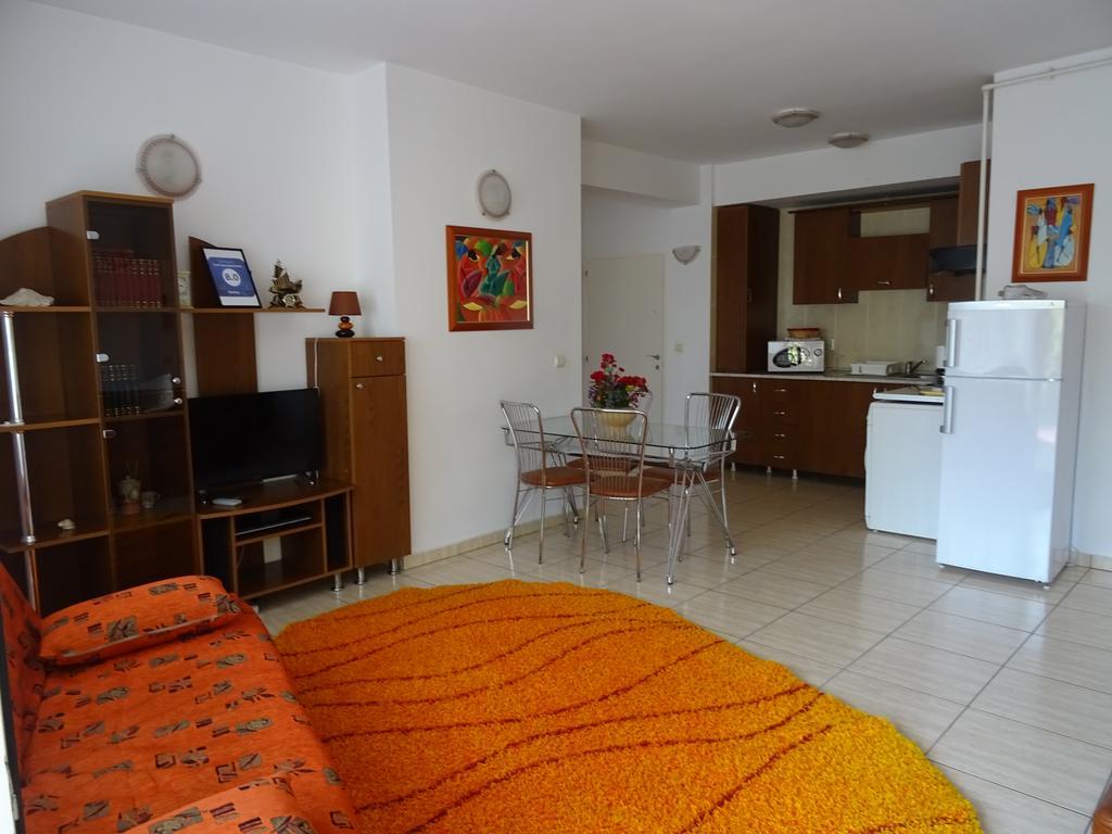 Club Topaz Apartments Neptun Bagian luar foto