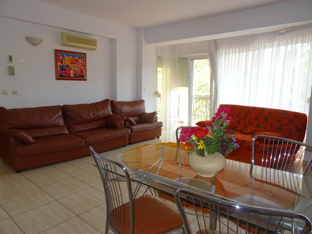 Club Topaz Apartments Neptun Bagian luar foto