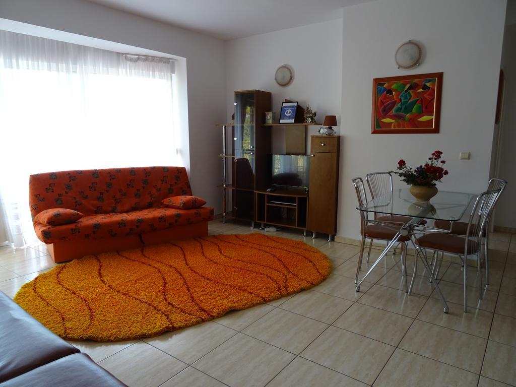 Club Topaz Apartments Neptun Bagian luar foto