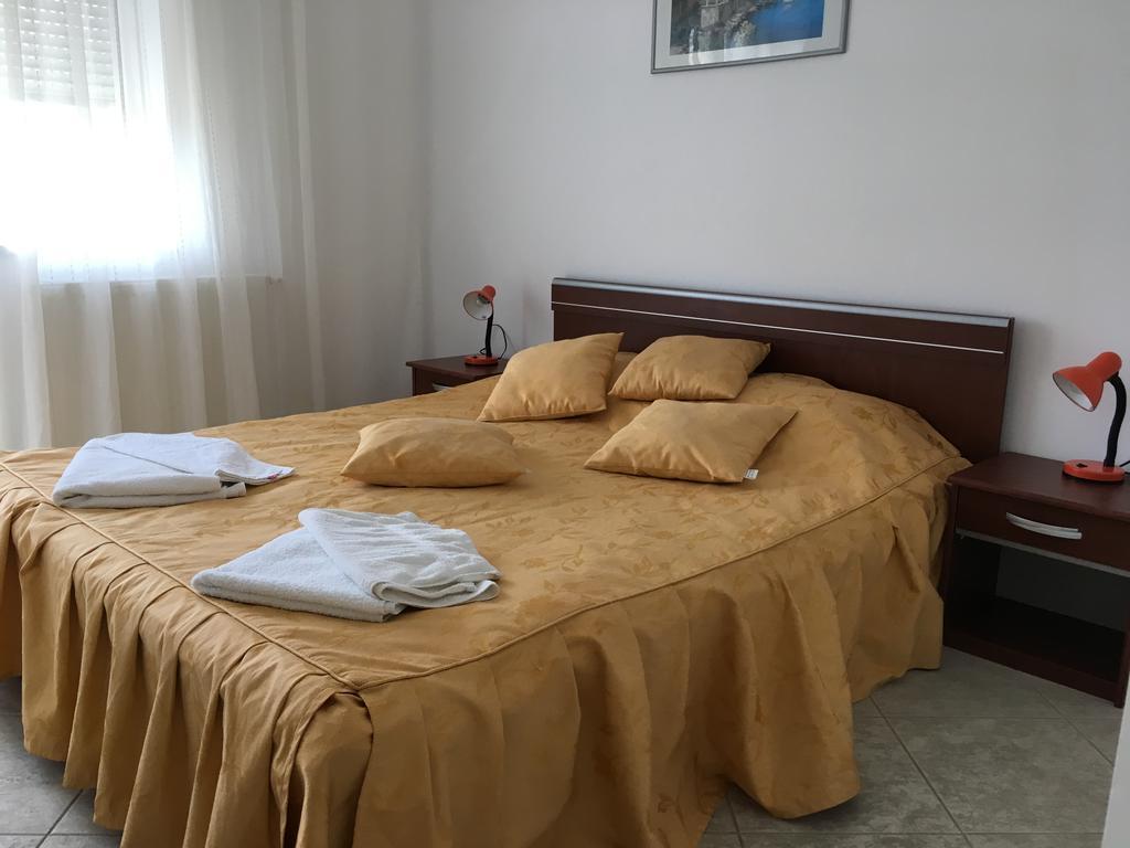 Club Topaz Apartments Neptun Bagian luar foto