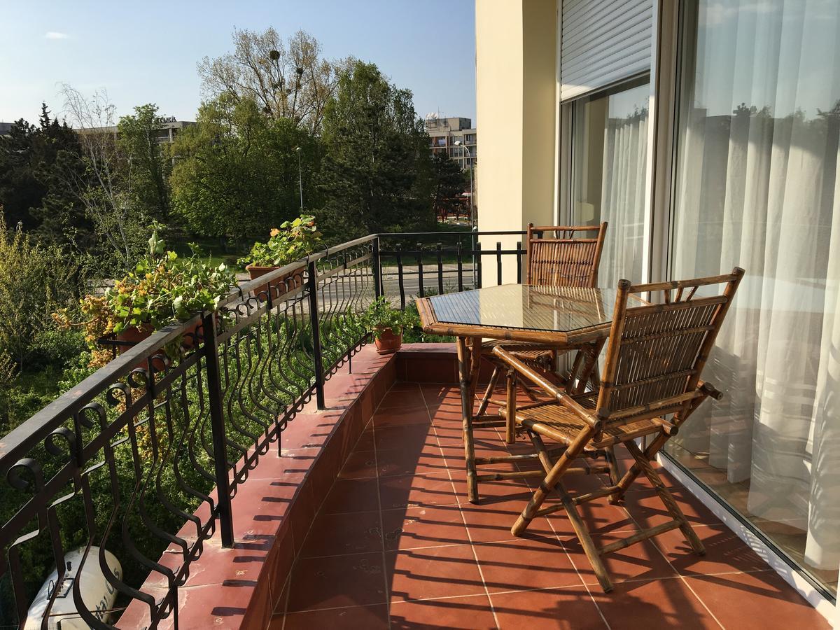 Club Topaz Apartments Neptun Bagian luar foto