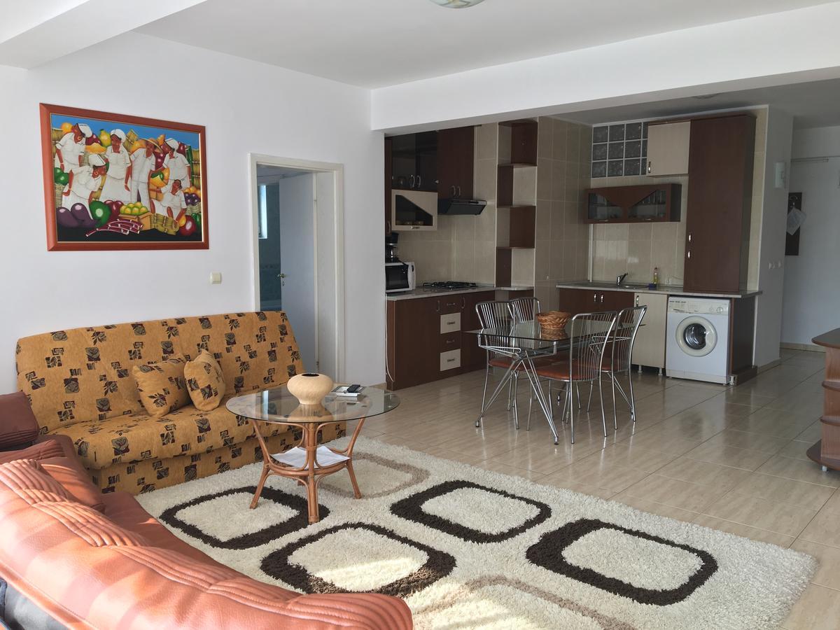 Club Topaz Apartments Neptun Bagian luar foto