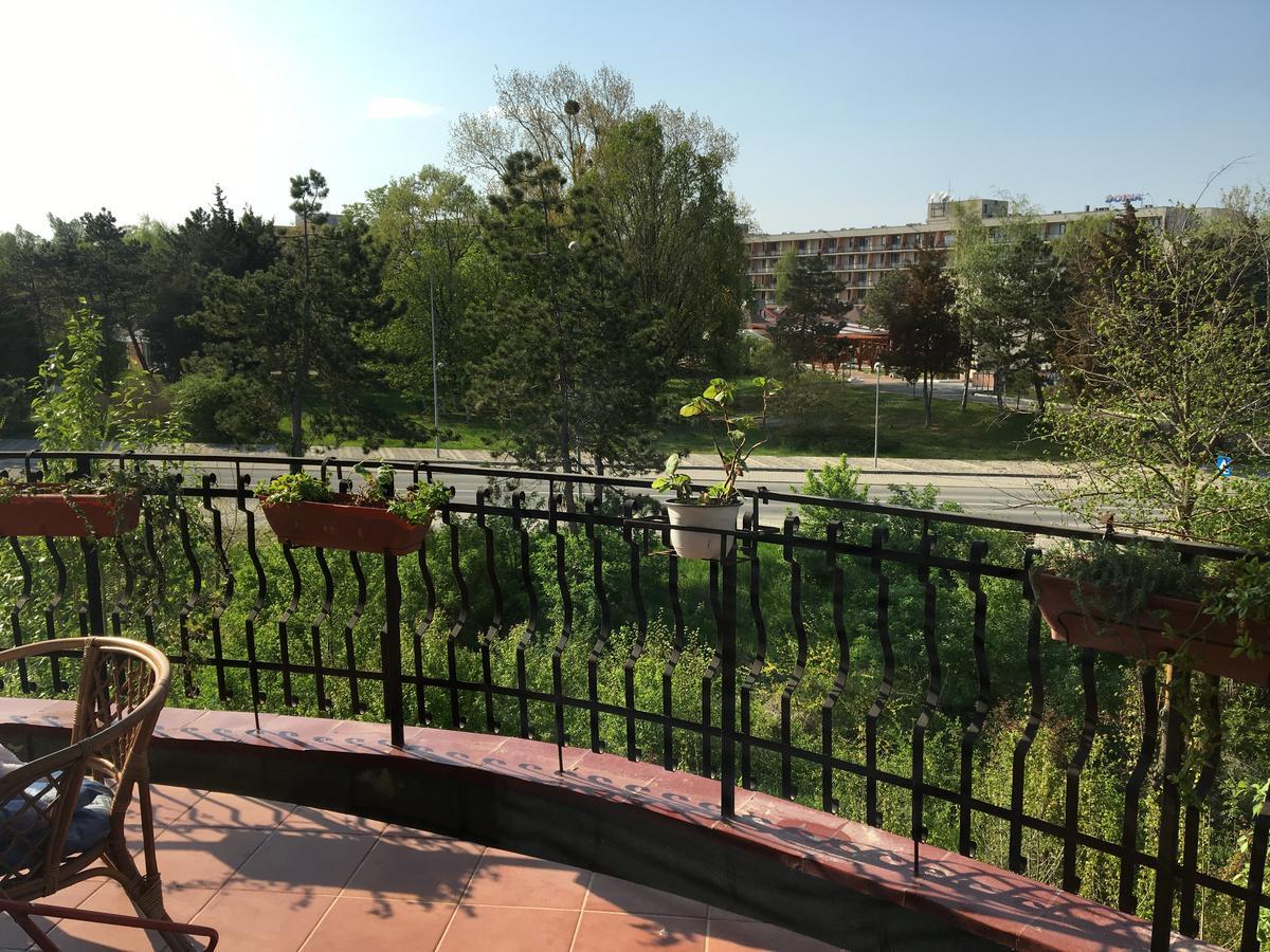 Club Topaz Apartments Neptun Bagian luar foto