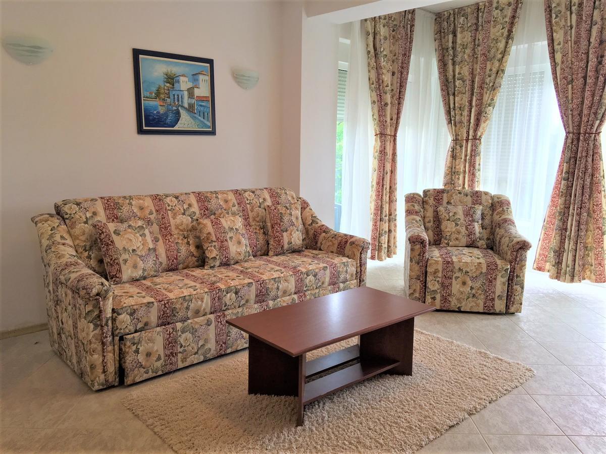 Club Topaz Apartments Neptun Bagian luar foto